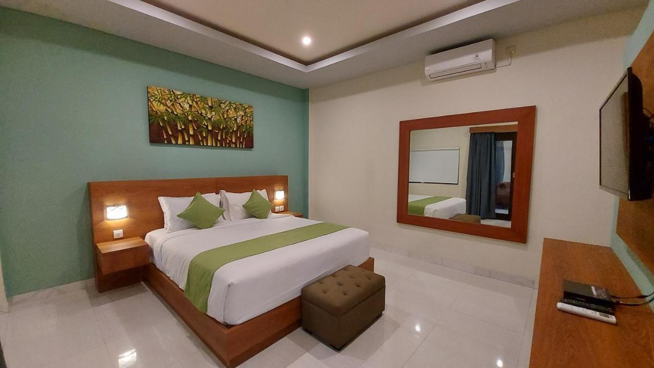 The New Moon Seminyak Hotel Exterior photo