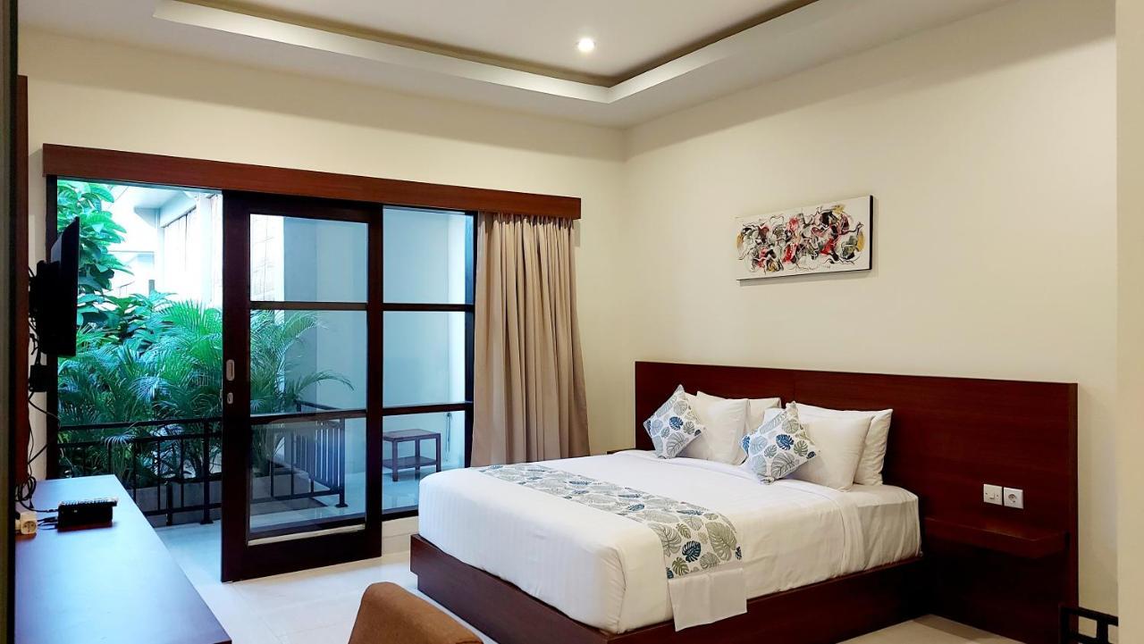 The New Moon Seminyak Hotel Exterior photo