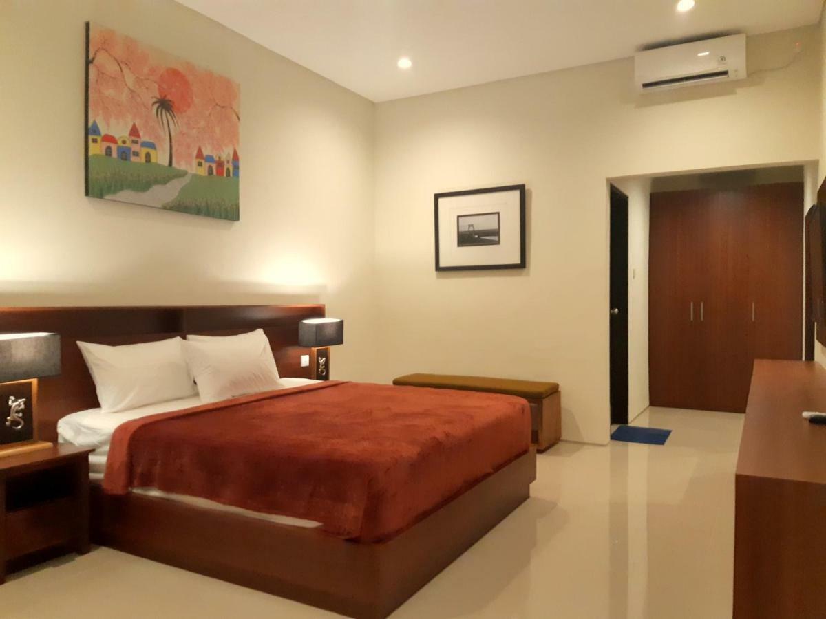 The New Moon Seminyak Hotel Exterior photo