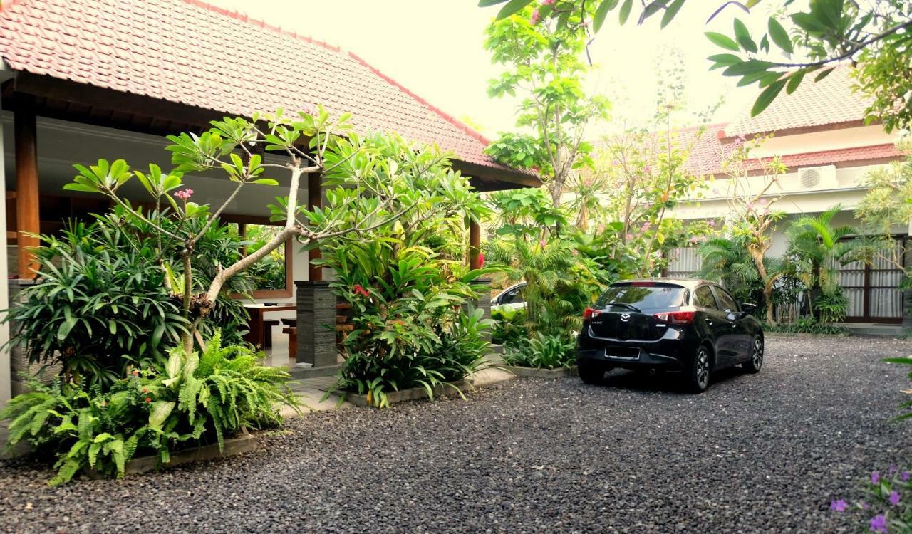 The New Moon Seminyak Hotel Exterior photo