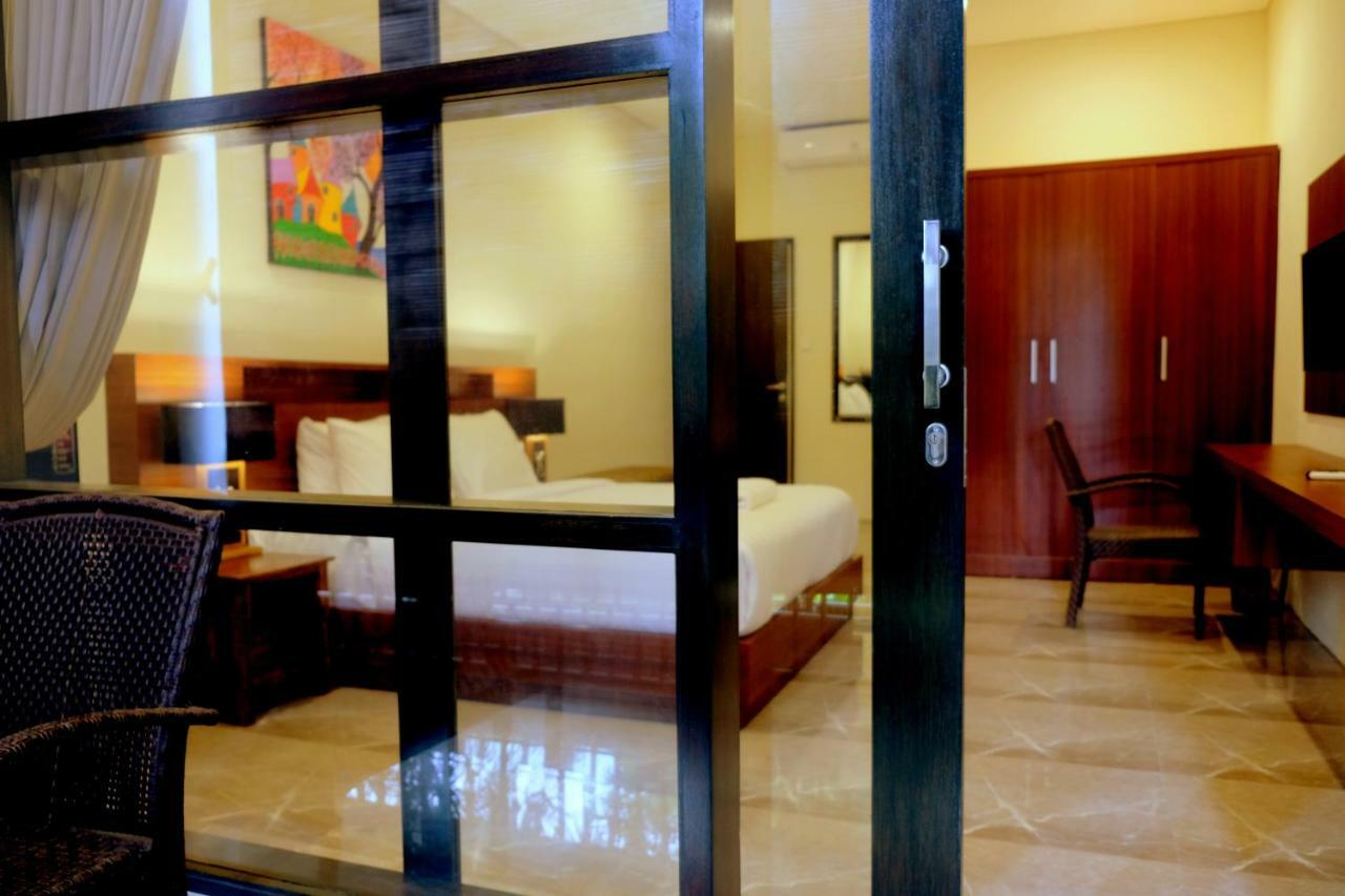 The New Moon Seminyak Hotel Exterior photo